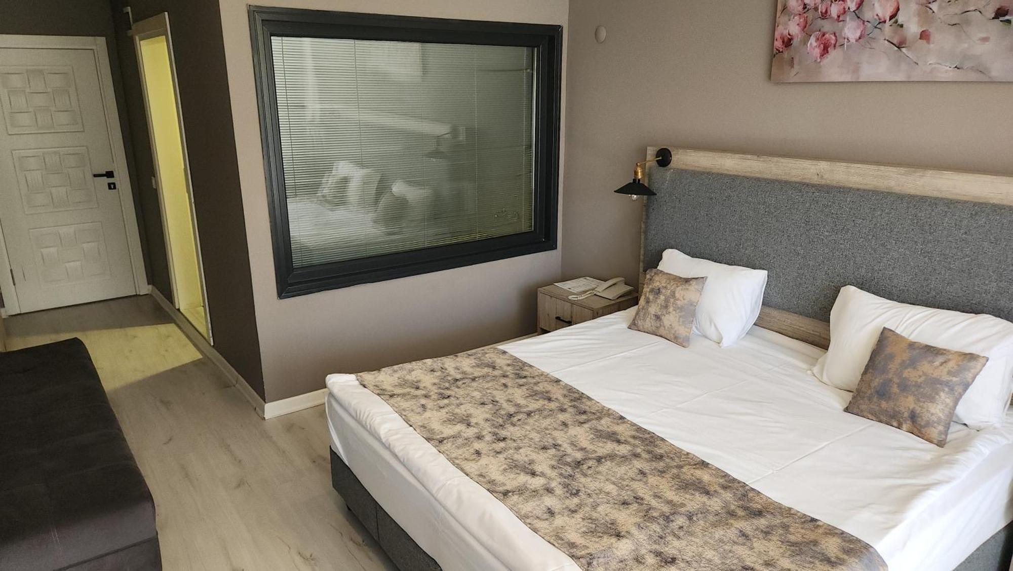Hbs Boutique Hotel&restaurant Hotel